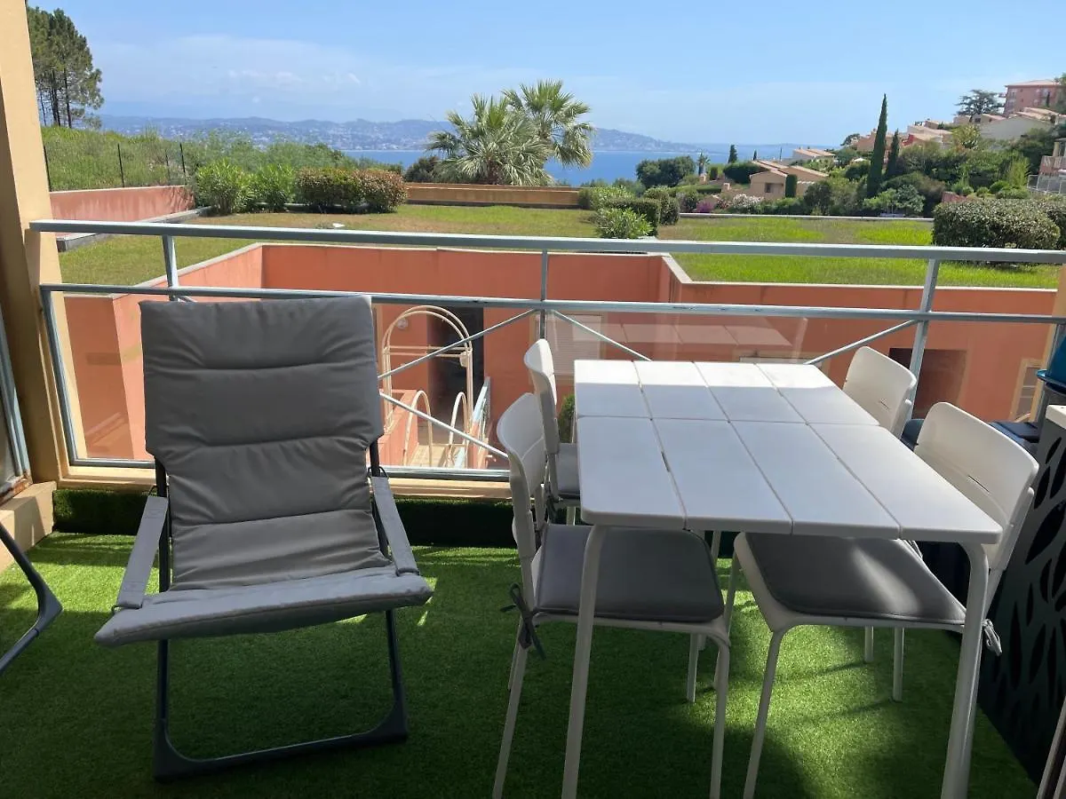 Vue mer et sur la baie de Cannes Randonnées pédestres et VTT Théoule-sur-Mer