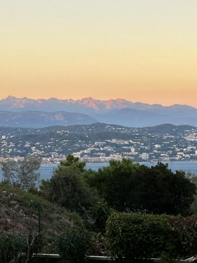 Vue mer et sur la baie de Cannes Randonnées pédestres et VTT Théoule-sur-Mer