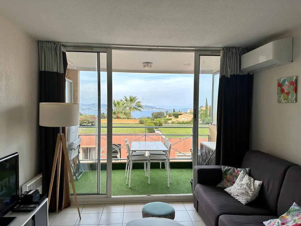 Vue mer et sur la baie de Cannes Randonnées pédestres et VTT Théoule-sur-Mer